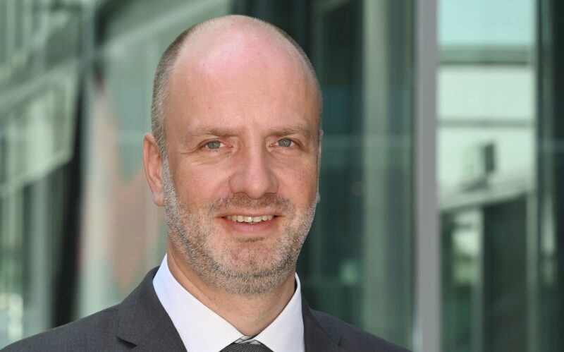 Im Bild Karsten Joost von ZVEH, der erläutert, warum der ZVEH der EEBUS-Initiative beigetreten ist.