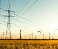 Windenergie-Anlagen und Stromnetze, der Netzausbau ist für die Windenergie-Branche in 2026 entscheidend.