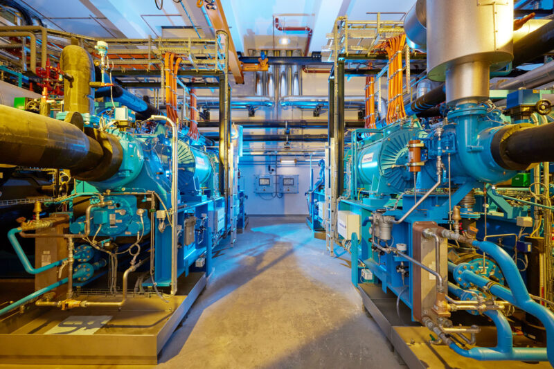 Technikgebäude einer Großwärmepumpe (Innenansicht).