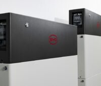 Heimspeicher-System Battery-Box HVE von BYD Energy Storage, bestehend aus mehreren Modulen.