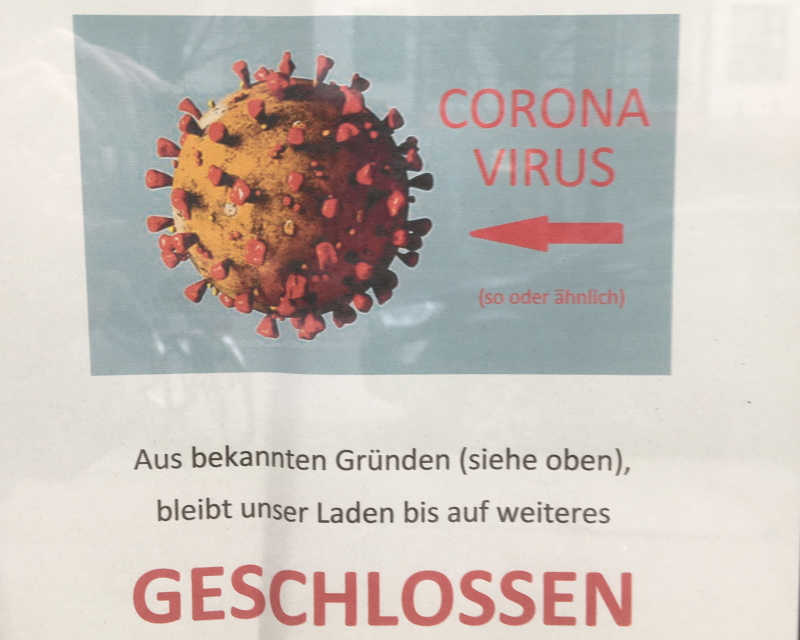 Ein Schild an einem Geschäft mit Abbildung eines Coronavirus' informiert, dass der Laden geschlossen bleibt.
