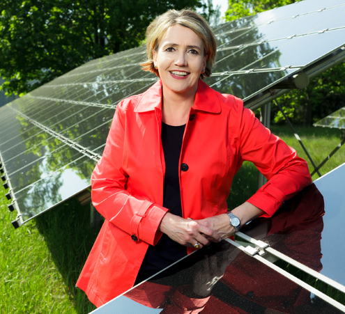 Das Bild zeigt Simone Peter, die Präsidentin des Bundesverbandes Erneuerbare Energien.