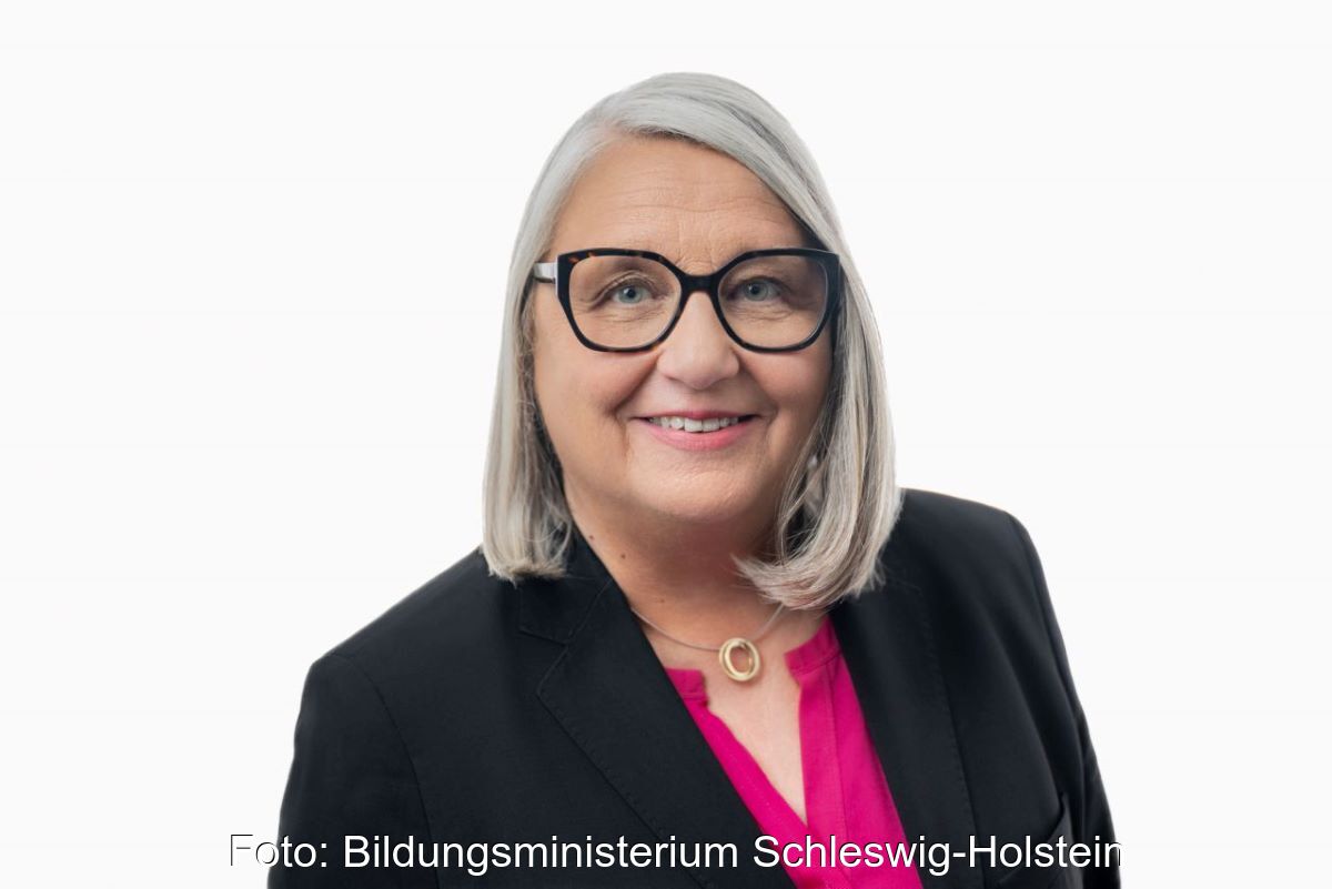 Portrait von Dorit Stenke, Bildungs- und Forschungsministerin in Schleswig-Holstein.
