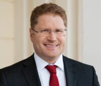 portrait von Patrick Graichen, Leiter der Agora Energiewende und bald Staatssekretär