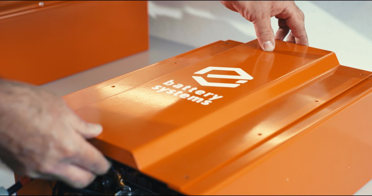 e.battery systems entwickelt Speicher aus alten Autobatterien Solarserver