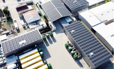 Im Bild die Photovoltaik-Anlage bei der Spedition Döpke, die Strom für vollelektrische 40-Tonner liefert.