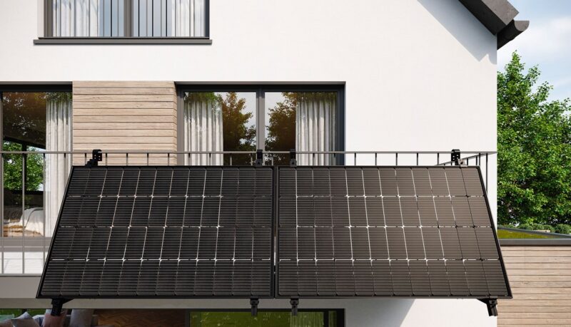 Im Bild die Photovoltaik-Module der Steckersolaranlage mit PV-Speicher von Greenakku.