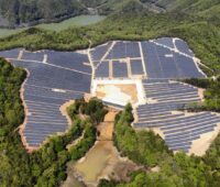 Zu sehen ist „Kamigori“, der jüngste der zehn Photovoltaik-Solarparks von hep in Japan.