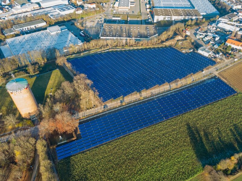 Luftbild zeigt größte solarthermische Anlage Deutschlands