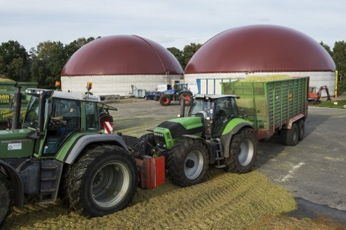 ZU sehen ist eine Biogasanlage. Die Bioenergieverbände kritisieren, dass Biogas im Gebäudeenergiegesetz nicht berücksichtigt ist.