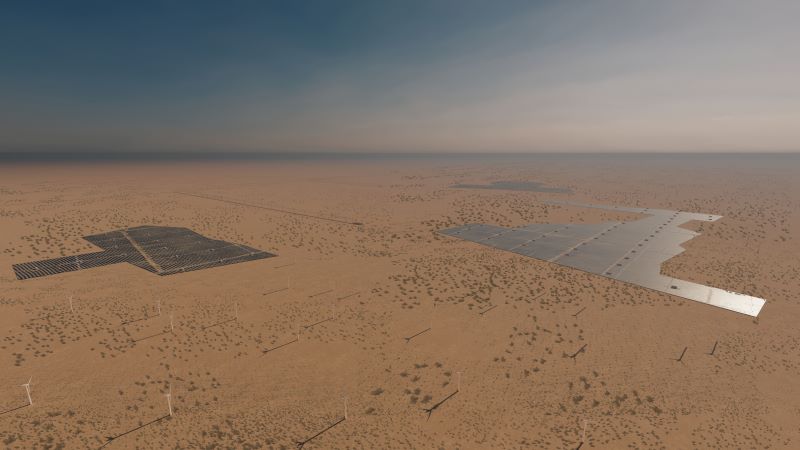 Flache Sandwüste aus der Luft mit Photovoltaikanlagen und Windenergie