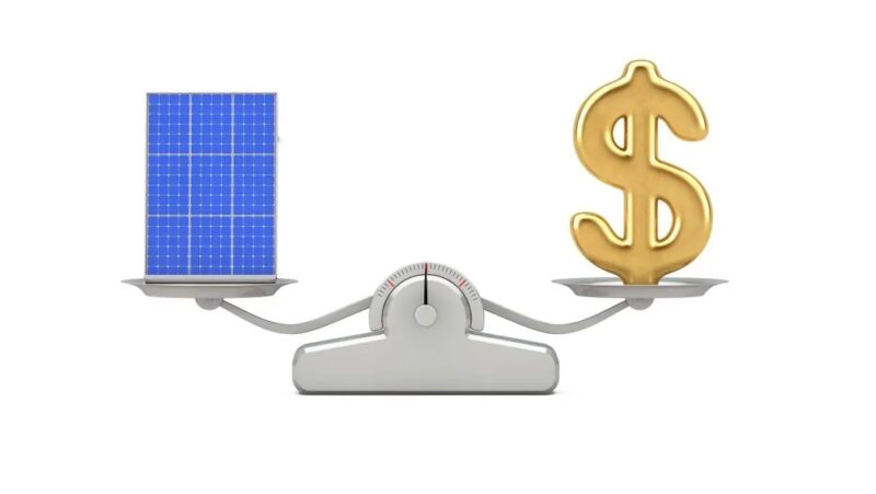 Zu sehen ist eine symbolische Darstellung der Preise für Photovoltaik-Module im Dezember 2021.
