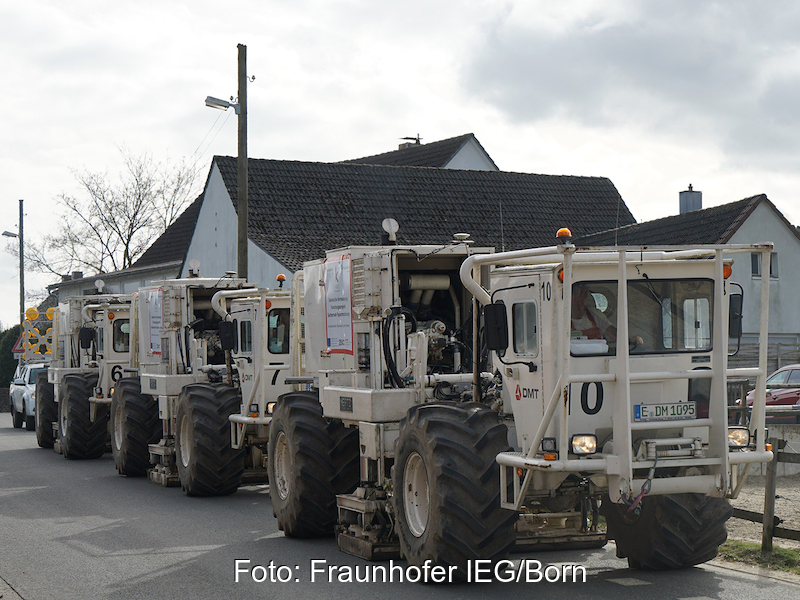 Schwere Fahrzeuge für geothermische Erkundungen.