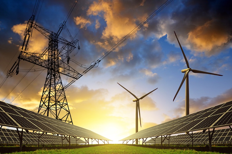 Collage aus Strommast, Windkraft- und Photovoltaikanlagen