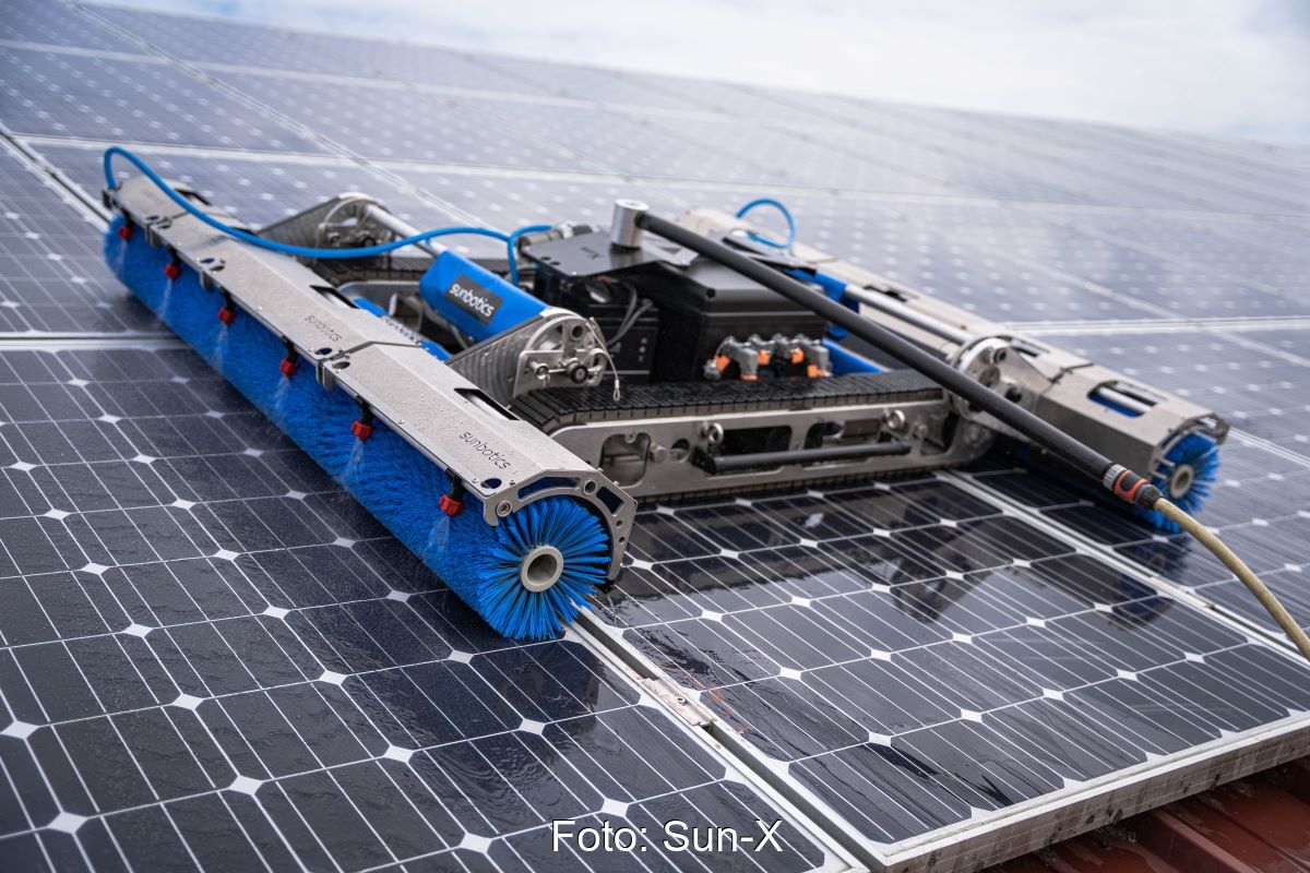 Apparatur zur Reinigung von Solarmodulen