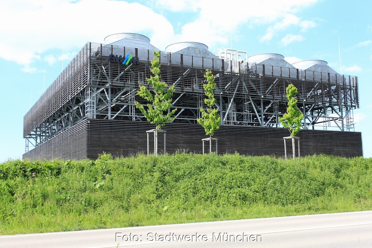 Foto zeigt ein Bauwerk: die Tiefengeothermie-Anlage der Stadtwerke München in Sauerlach in Bayern.