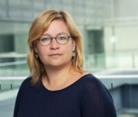 Portraitfoto von Katrin Uhlig, die das Osterpaket im Bundestag begleitet